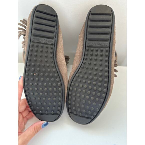 Minnetonka Women's Double Fringe Side Zip Boot, Grey, Size 6, NWOT - Picture 4 of 6